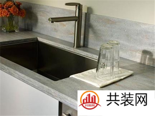 厨房操作台的尺寸多少合适  厨房操作台常见三大材质