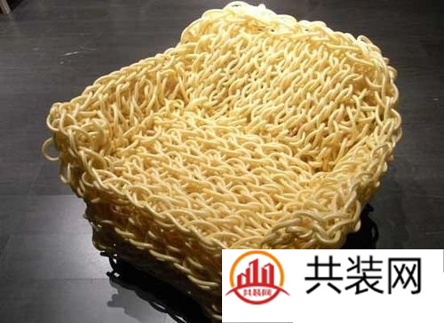 沙发都长成这样了，简直不能“忍”