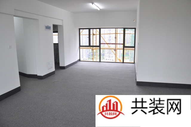 来不及解释了，我家毛坯房可能遭小偷了